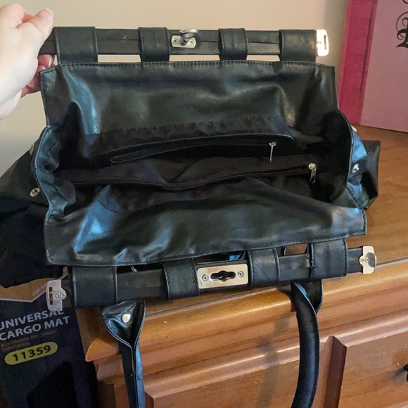 Black Ruffle Purse - Picture 5 of 6